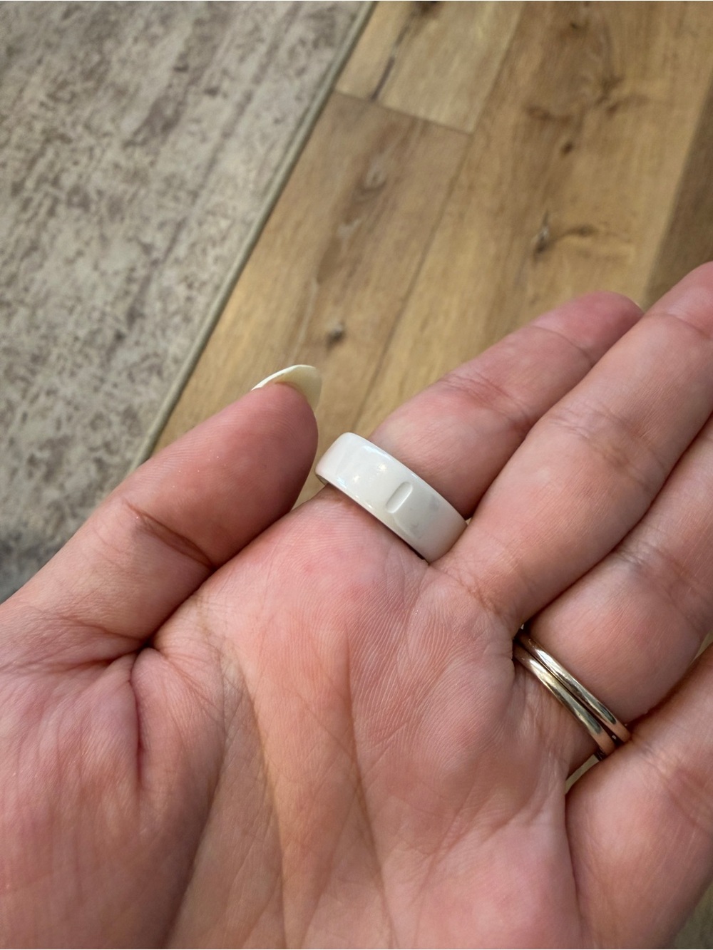 Oura Ring 4 Ceramic cloud size 7 used - Picture 5 of 5